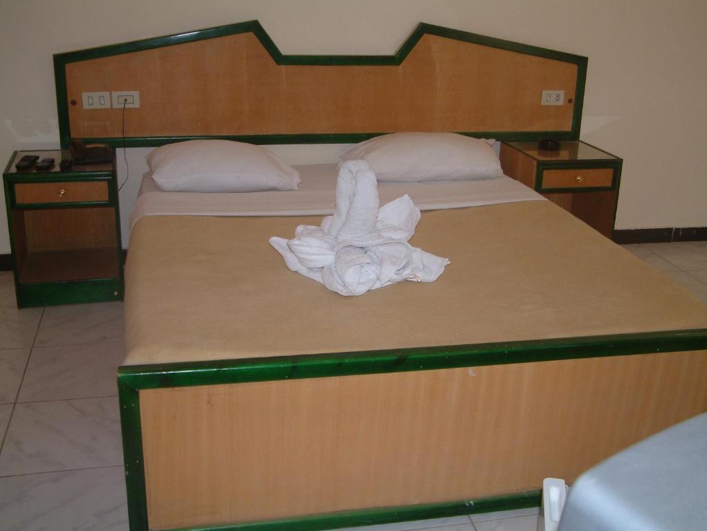 Diana Hotel Gurdaka Kültér fotó
